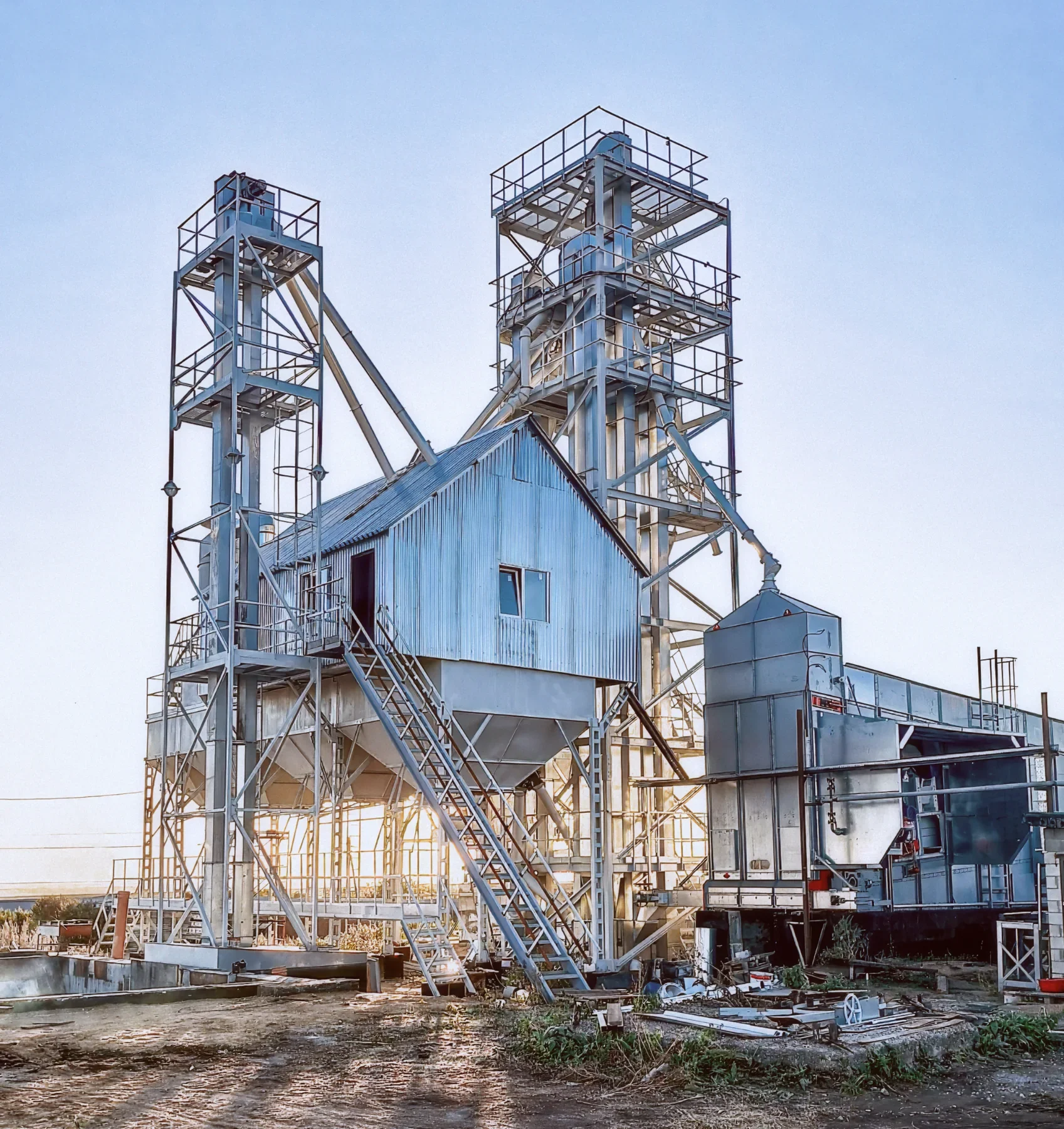 Elevators as part of grain complexes