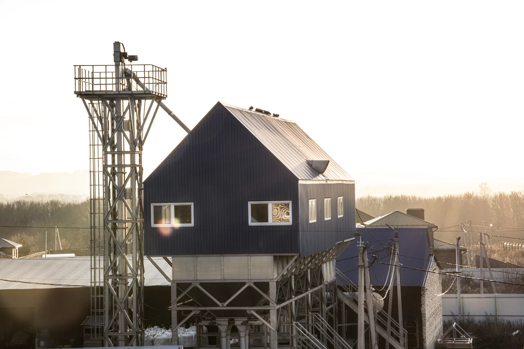 Elevators as part of grain complexes