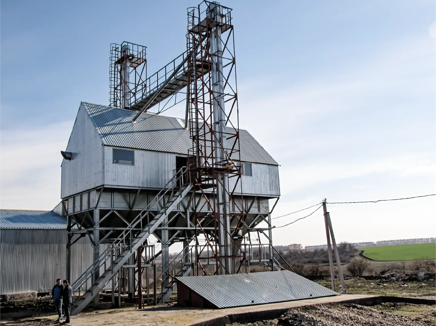 Elevators as part of grain complexes